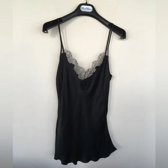 MaxMara Elegant Black Camisole with Lace Trim - Picture 2 of 5